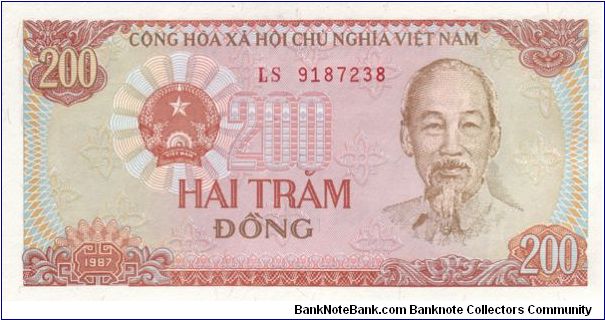 200 Dong;
Front: Ho Chi Minh;
Back: Workers with tractor;
P-100 Banknote