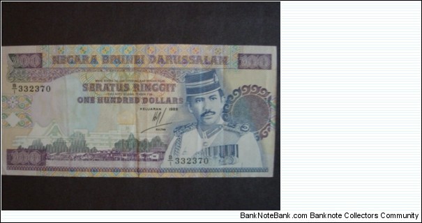 one hundred dollars Banknote