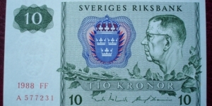 Sveriges Riksbank |
10 Kronor |

Obverse: King Gustaf VI Adolf (1882-1973) |
Reverse: Stylised Northern Lights and Snowflakes |
Watermark: Johan August Strindberg (1849-1912) Banknote