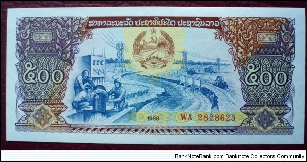 Thanaakhaan bhangsad |
500 Kip |

Obverse: Modern irrigation |
Reverse: Fruit harvesting
 Banknote